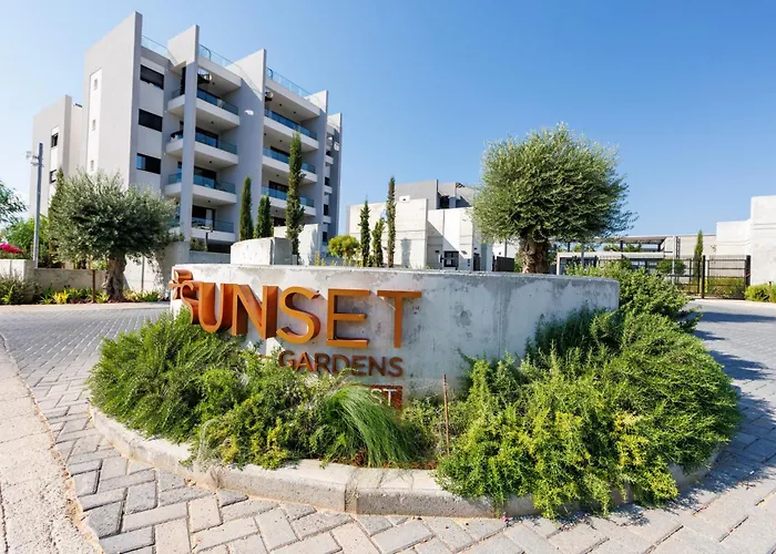 Sunset Gardens - Holiday Apartments - By Tlv Living